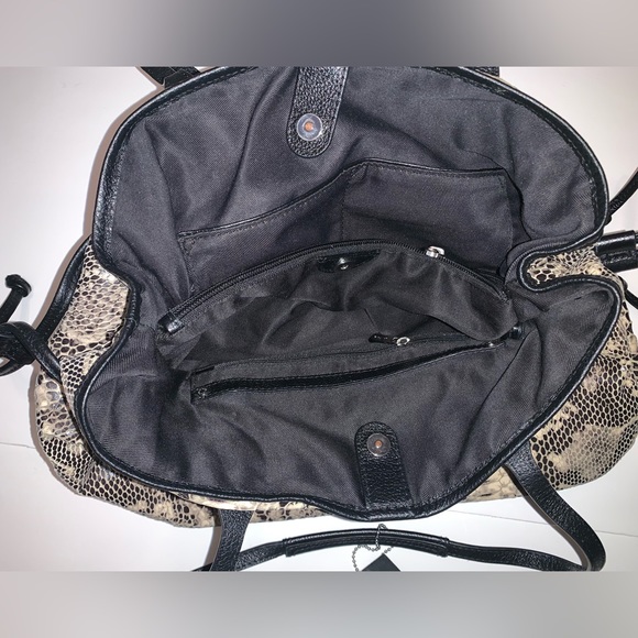 Daniel Leather Shoulder Bag - Picture 10 of 11